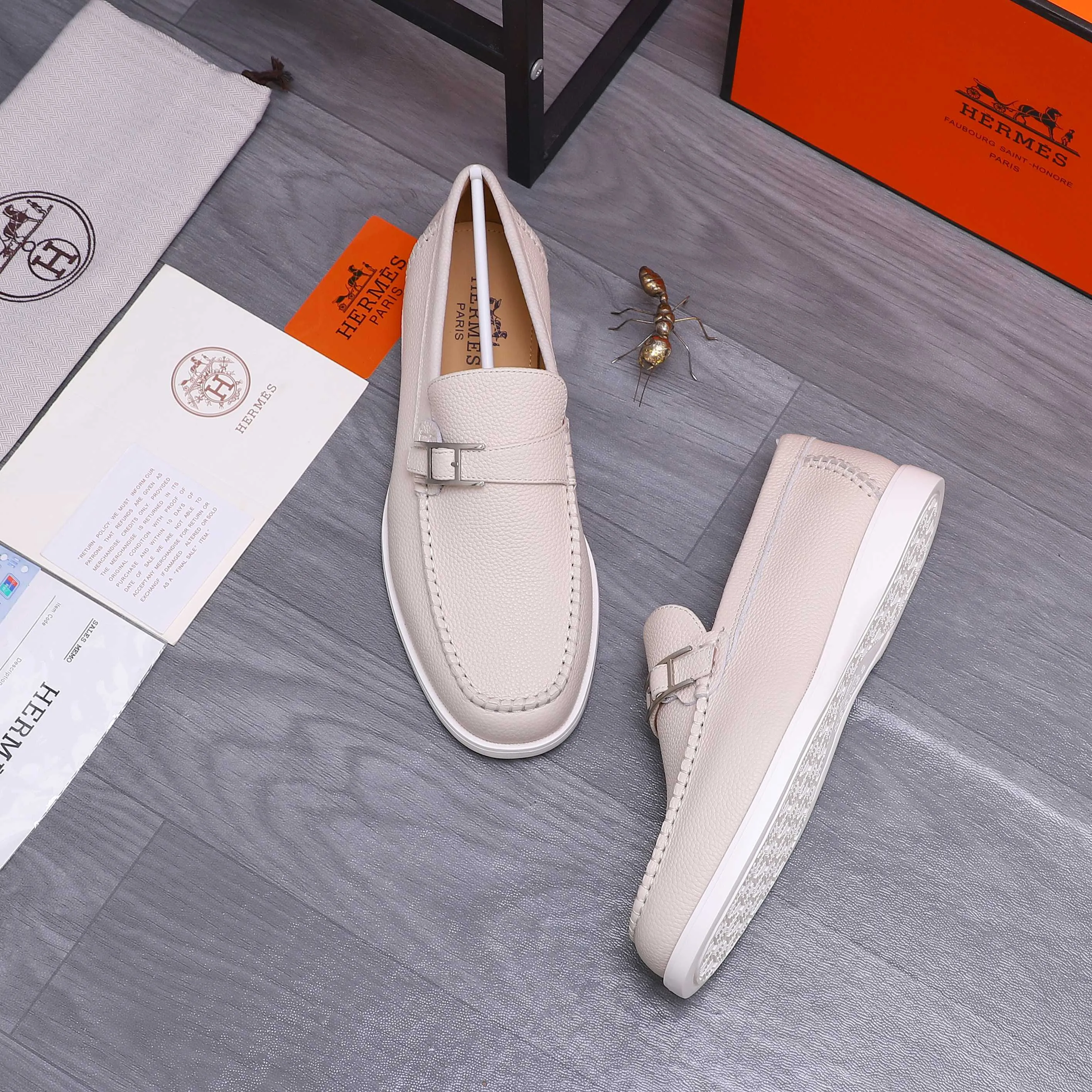 Men's shoes 💰p560 Product trademark: HERMES "Hermes" casual slip-on men's shoes. Regular size: 38-46 (45.46 is custom-made and non-returnable) Product materials: Selected pebbled cowhide upper, cowhide lining, original foam rubber ultra-light sole